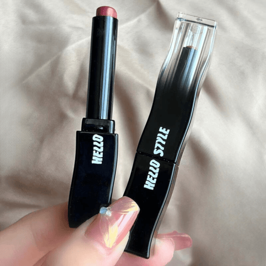 كلوس ستيك بلاك فيذر - هيلو ستايل | Hello Style Black Feather Glossy Lipstick - Barbie.phar