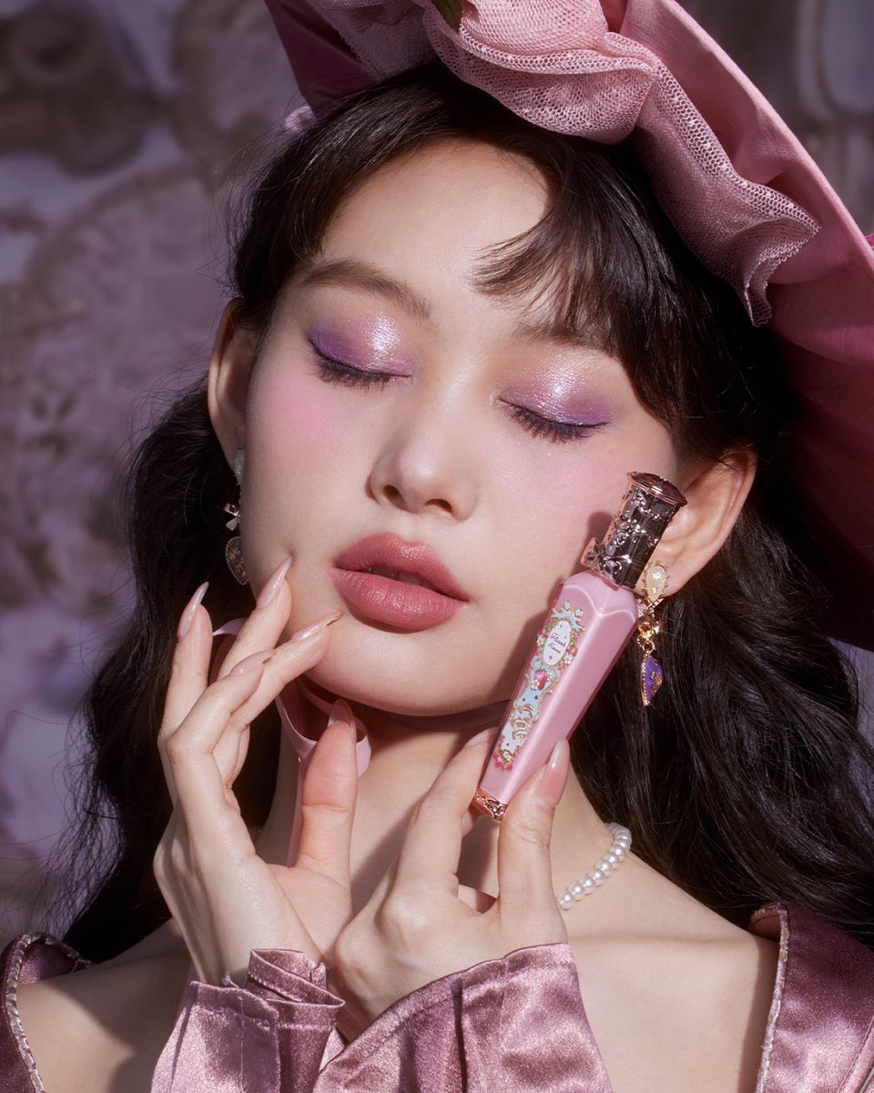 احمر شفاه ستروبيري فلاور نوز | Flower knows Strawberry Rococo Cloud Lip Cream - Barbie.phar