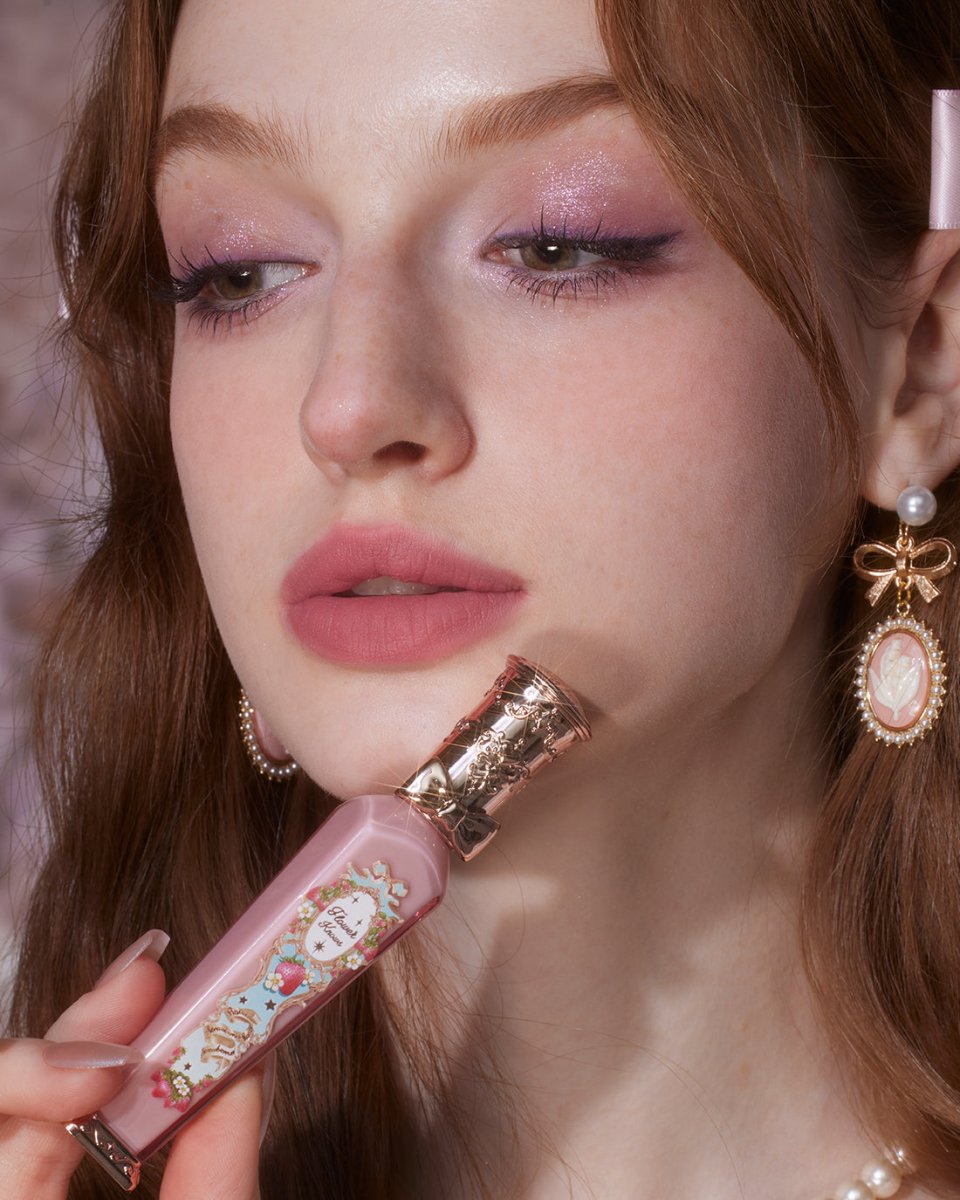 احمر شفاه ستروبيري فلاور نوز | Flower knows Strawberry Rococo Cloud Lip Cream - Barbie.phar