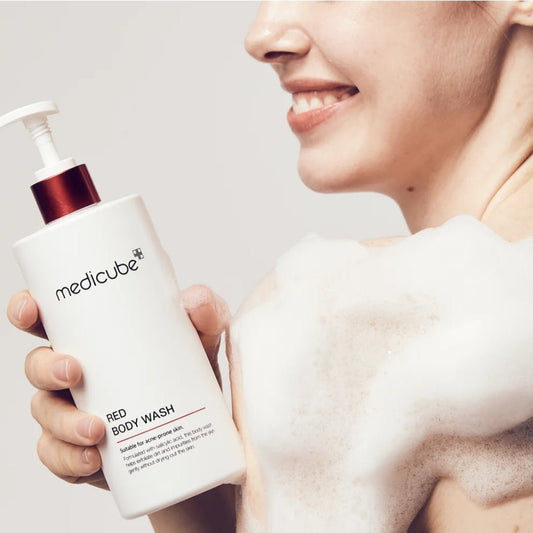 غسول جسم للبشرة المعرضة للحبوب ميدكيوب - 400غرام | Medicube red body wash - Barbie.phar