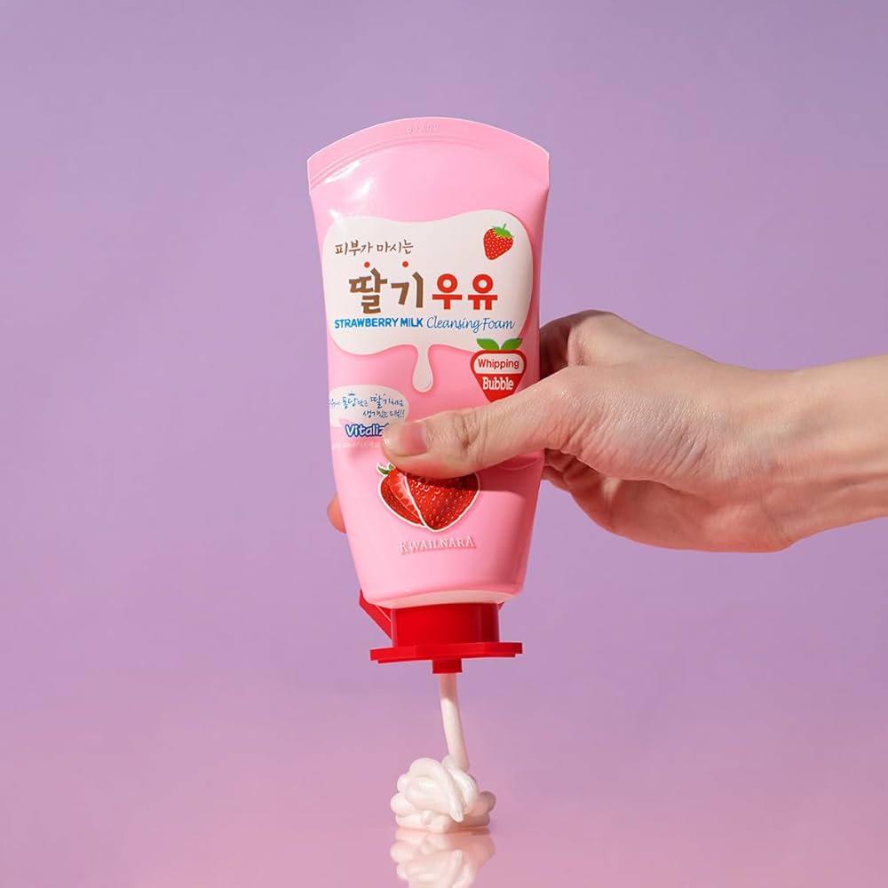 غسول رغوي بالفراولة للبشرة كويلنارا | kwailnara strawberry milk cleansing foam - Barbie.phar