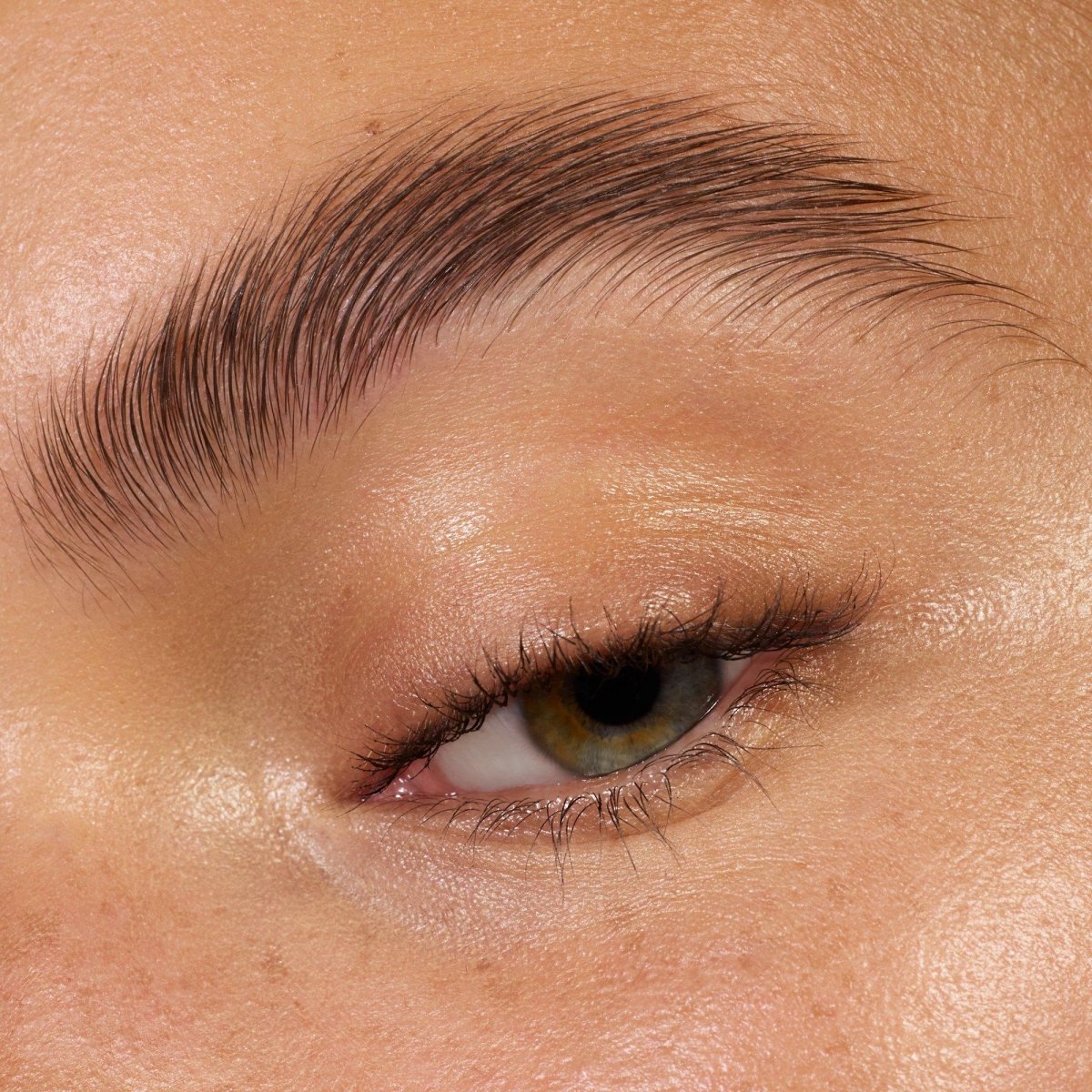 جل تثبيت الحواجب الشفاف ايسنس | Essence fix it like a pro transparent brow fixing gel - Barbie.phar