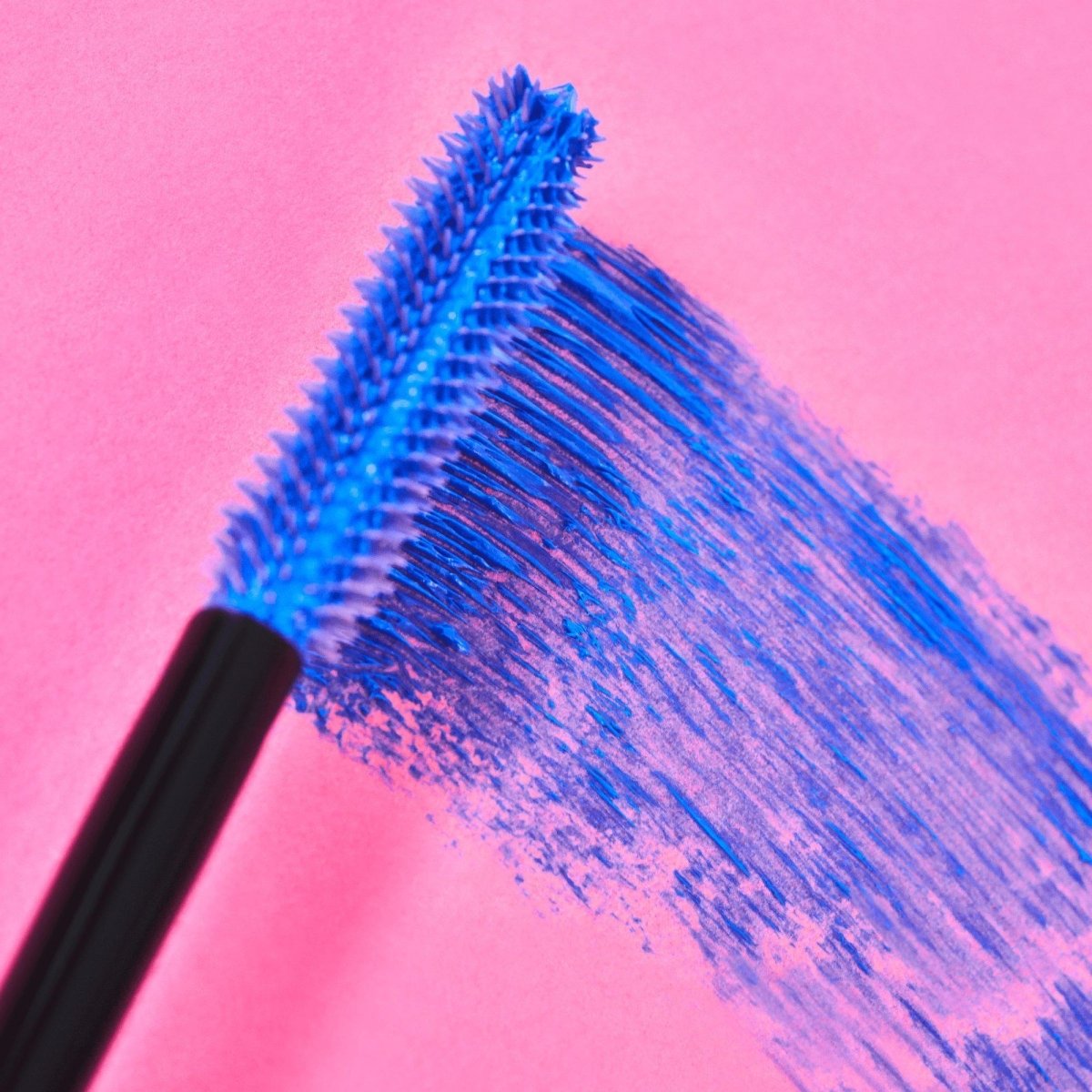 مسكارة اكستريم الزرقاء ايسنس | Essence i love extreme blue crazy volume mascara - Barbie.phar